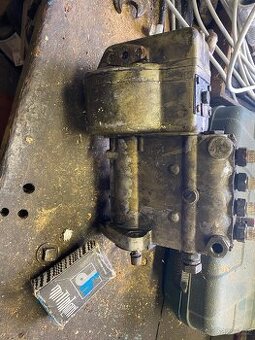Prodává starý vztřikovací čerpadlo na zetor 4011