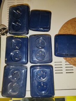 TANGO Dvojzásuvky a dvojvypínače - tm.modré