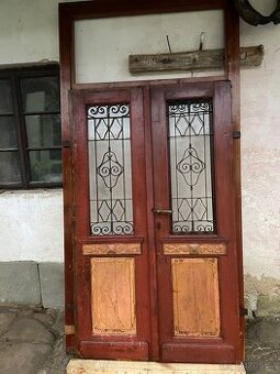 Staré vchodové dveře z roku 1890