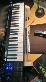 MIDI keyboard ALESIS V49 + sustain pedál nožní