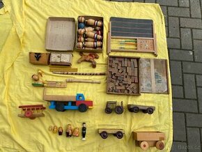 Staré dřevěné hračky,auta,kostky,kuželky