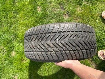 Pneu eagle 245/40 R18