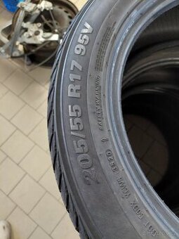 Použité zimní 205/55=17 95V Kumho WP71
