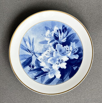 Míšeň Meissen Závěsný talíř Modré květy 25.5 cm, rok 1986