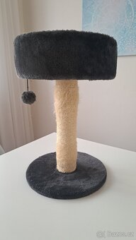 Škrabadlo 47cm/31cm, hrací deka, pelíšek - kukaň pro kočku