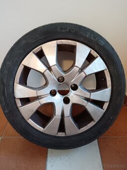 Bravuris 215/50 R17Y na discích