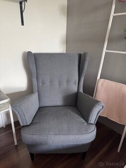 Tmavo šedé kreslo Ušák Ikea