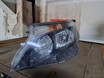 Přední světlo na mercedes vito w447