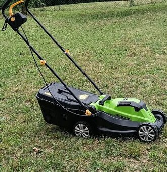 Elektrická sekačka na trávu