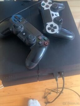 PlayStation 4 + příslušenství +hra