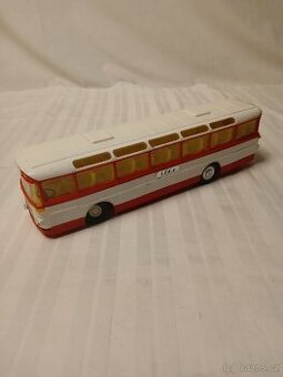 Starý autobus ITES
