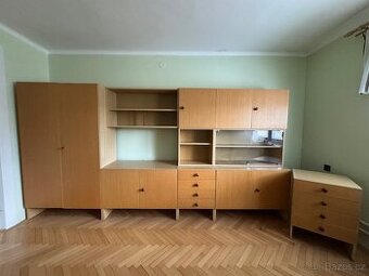 Daruji za odvoz univerzálovou stěnu