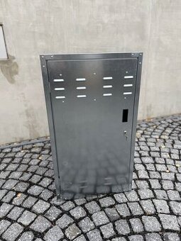 Závodní bedna na sedlo