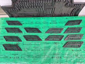 větrací mřížka zadního sloupku levá + pravá Škoda 120 113762