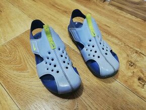 Dětské pantofle Nike vel. 32