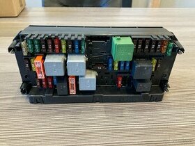 Mercedes-Benz W204 přední sam, řídící jednotka