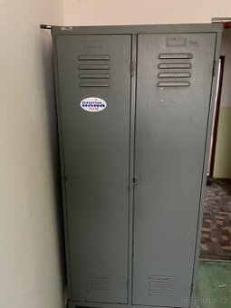 Plechová pracovní  skříň- šatní