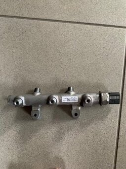 Nová vstřikovací lišta 059130089CS a Čidlo tlaku paliva