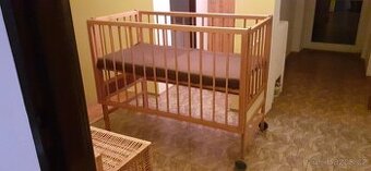 Dřevěná dětská postýlka