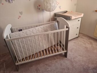 Set postylky, komody + matrace a podložka