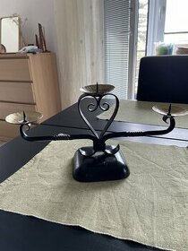 Starý kovový svícen na 3 svíčky