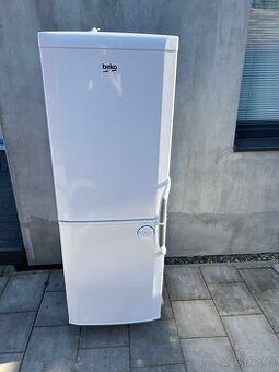 Lednice s mrazákem BEKO