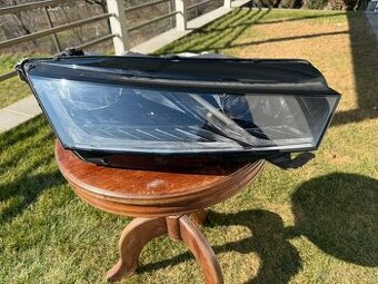 Pravé přední LED světlo Škoda Octavia IV