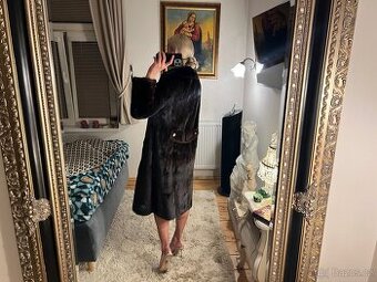 Hnědý norkový kožich