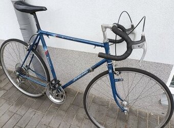 Silniční kolo Favorit – modrá klasika po servisu