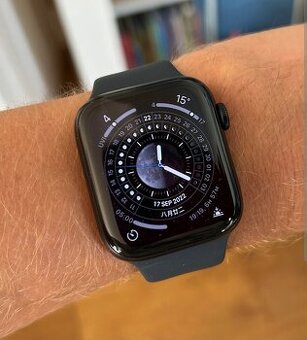 Apple Watch SE 2.generace 44mm TOP stav