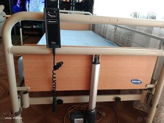 El.polohovací postel pro nemohoucí+matrace a stoleček - 1