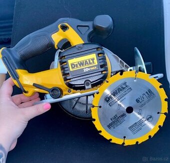 Aku kotoučová pila DeWALT DCS393 6 1/2, 165 mm