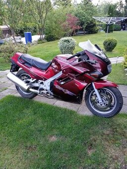 Suzuki GSX 1100 F - 1