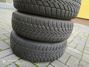 Zimní pneu 185/60 r15 na plechových discích