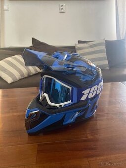 motocrossová. přilba