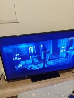 TV LG s wifi a s držákem na zeď