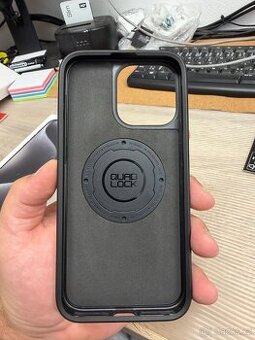 QuadLock obal pro iPhone 15 Pro Max
