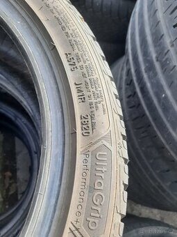 215/45 R18 Goodyear ultragrip zimní