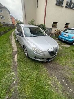 Lancia delta 1.6 jtd 88kw bez investic