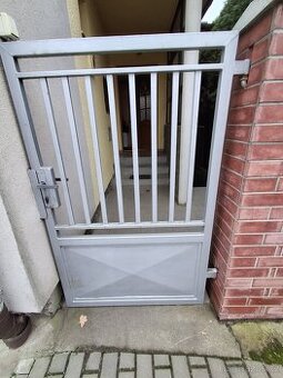 brána dvou křídlová 3,60m +branka 100cm široká