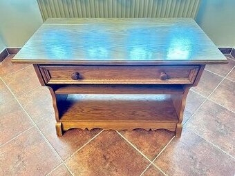 969 Komoda (stolek) rustikální frézovaný masivní provedení