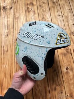 Dětská helma na zimní sporty