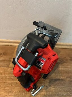 Bez AKU Milwaukee okružní pila M18 FCS552
