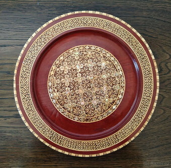 Dřevěný intarzovaný talíř