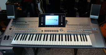 Yamaha Tyros T5 - 61 s reproduktory, 500GB pevným diskem a 1