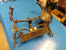 Honda CBR 1000f sc21 lešení, olejový chladič.