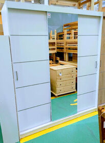 Levná bílá skříň se zrcadly 180cm