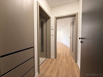 Pronájem luxusně zrekonstruovaného nebyt. prostoru ve vile A