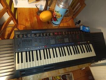 Yamaha PSR 4500