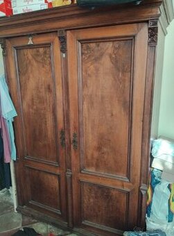 Skříň velmi stará